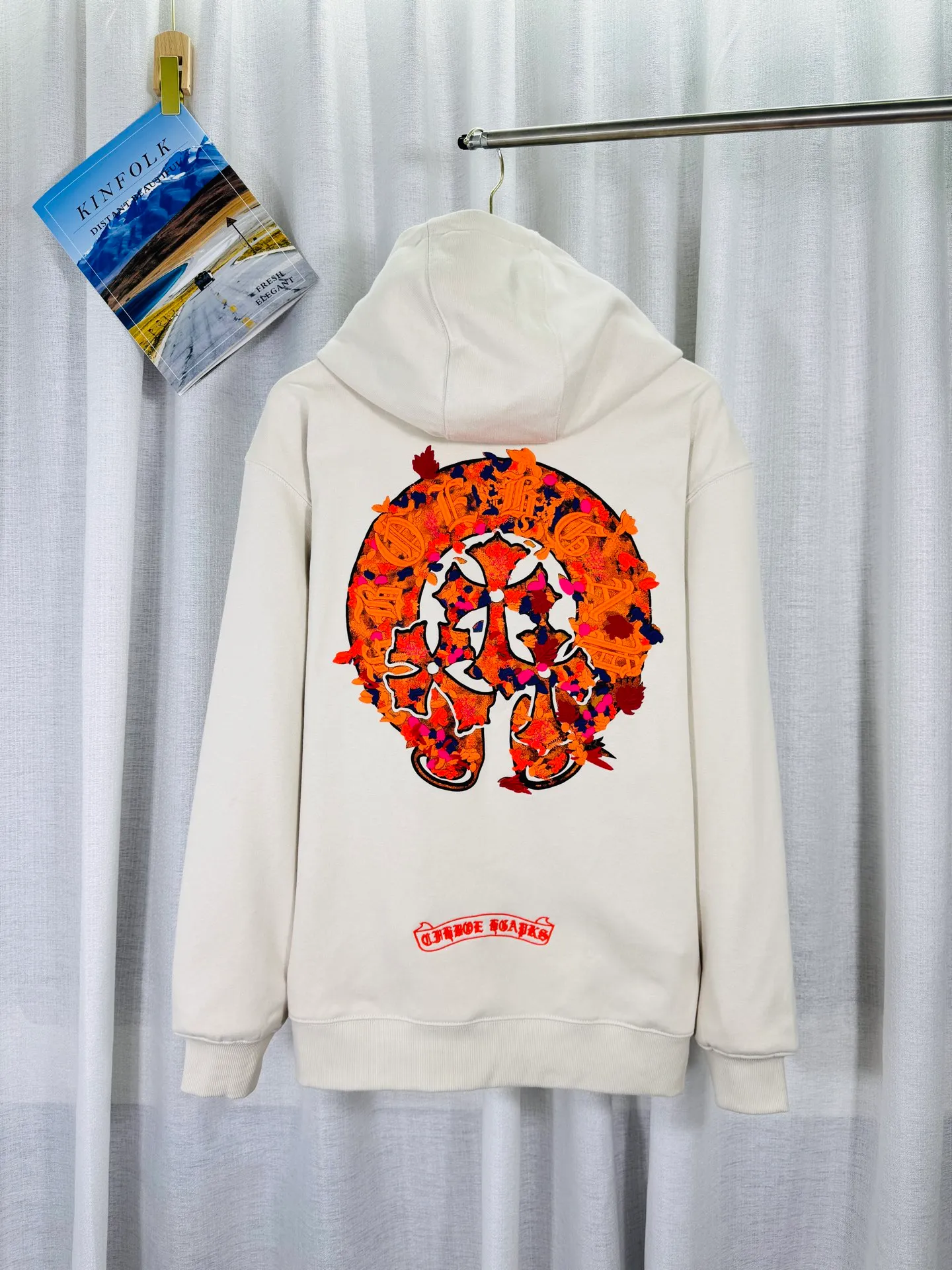 P350 top version, real shot without P, ​​different from market currency) 𝗖𝗵𝗿𝗼𝗺𝗲 𝗛𝗲𝗮𝗿𝘁𝘀/Cro Heart 2025 washed and burned flower patch embroidered autumn and winter new original single counter American 3D three-dimensional jungle embroidered couple casual cardigan sweatshirt 👑The highest version! Customized fabric 480g tripe terry fabric! American acid-washed and distressed original fabric, laser burnt flowers + jungle embroidery, exquisite embroidery of letters! The best-selling model in the counter, very comfortable to wear. Accessories: original molded and authenticated collar label➕100% silk wash label. Genuine purchase-grade original hangtag➕matching hanging rope➕3D hanging beads➕original packaging bag. Craftsmanship: The original version has consistent wiring! The highest version of the armhole matching technique! Color: Black Apricot Size: S M L XL Style Number: 25-358
